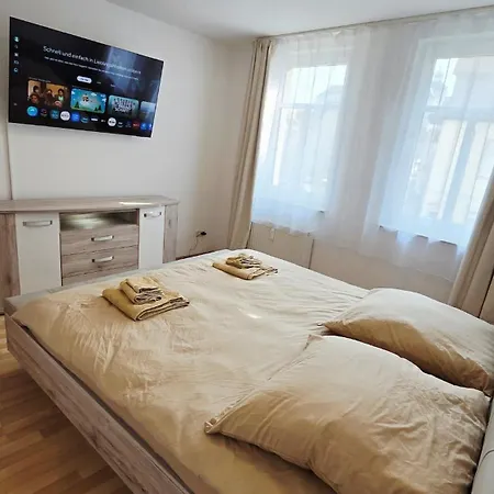 A-b-h Schoene 2r Whg, Ebk, Lift, Wifi, Xl Schlafcouch * Weißenfels
