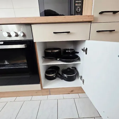 A-b-h Schoene 2r Whg, Ebk, Lift, Wifi, Xl Schlafcouch Weißenfels