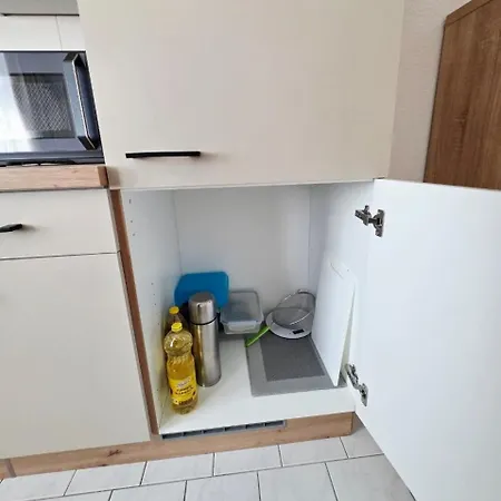 Apartament A-b-h Schoene 2r Whg, Ebk, Lift, Wifi, Xl Schlafcouch Weißenfels