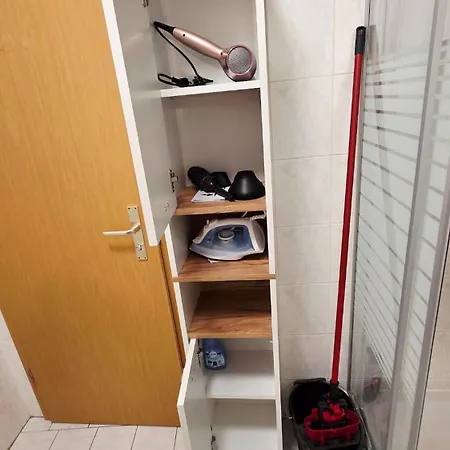 A-b-h Schoene 2r Whg, Ebk, Lift, Wifi, Xl Schlafcouch Weißenfels